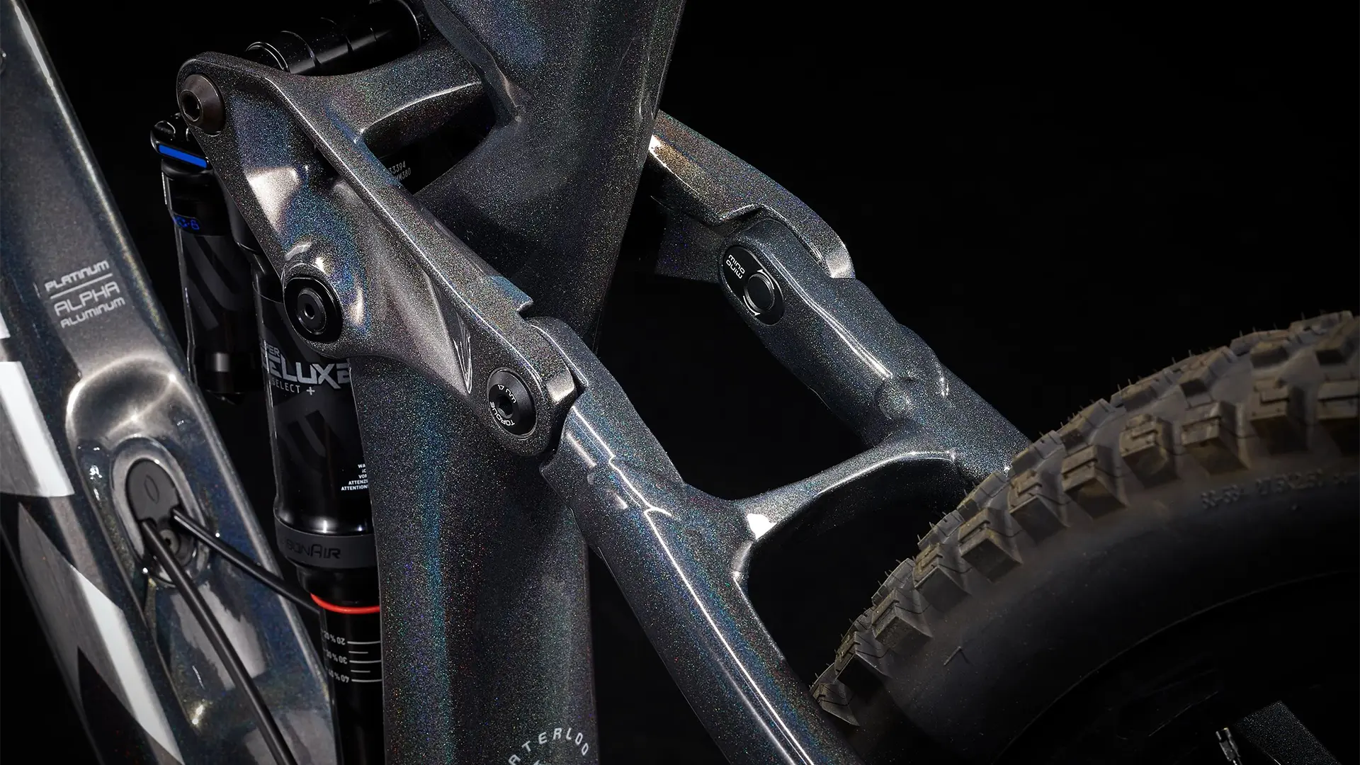 Trek Remedy 8 | dark prismatic